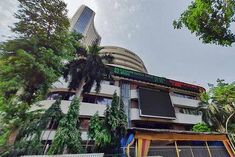 Stock Market On Red Mark Sensex Fell By More Than 500 Points Nifty Also Lost 143 Points