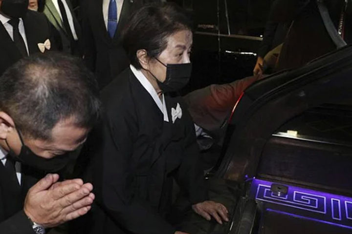Widow of South Korean dictator issues apology for brutal rule Widow of South Korean dictator issues apology for brutal rule