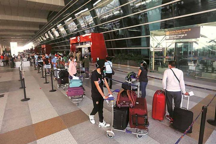 travelers coming from risky countries will have to stay in quarantine for 7 days travelers coming from risky countries will have to stay in quarantine for 7 days