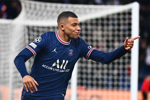 Kylian Mbappé Become the fastest young player to score 30 goals in the Champions League scorin