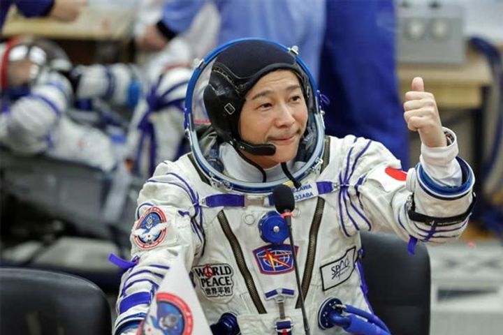 Japans billionaire Yusaku Meizawa leaves for International Space Station