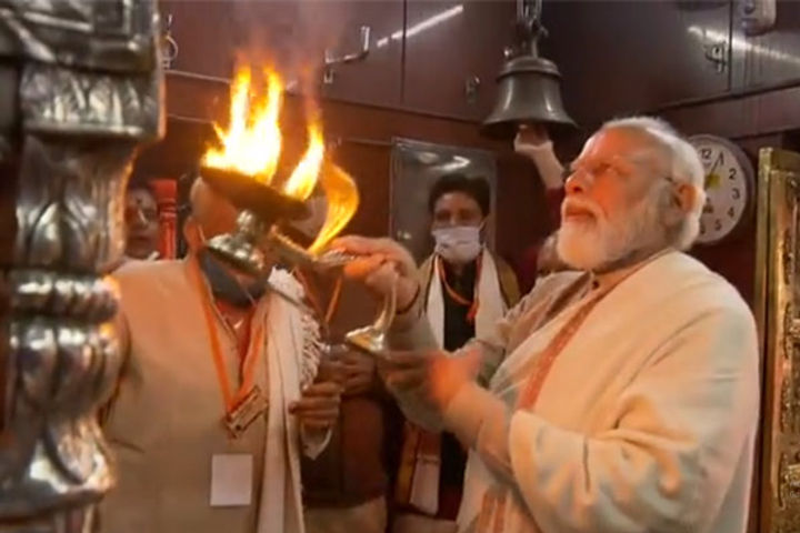 pm modis tweet overwhelmed to reach kashi yogi registers presence during worship at kaal bhairav tem