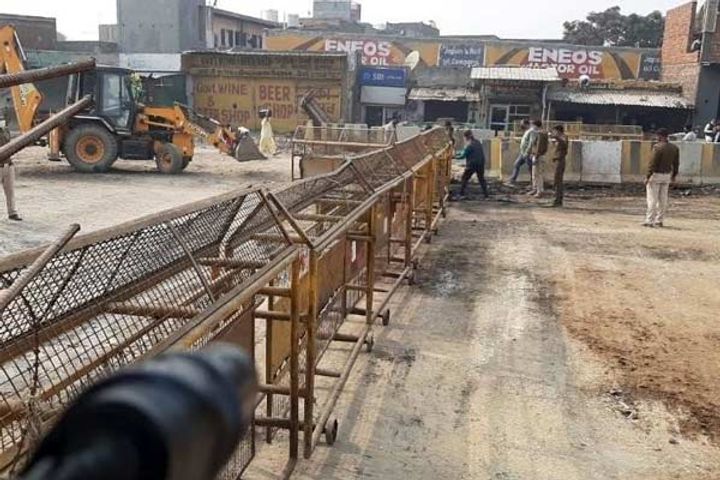 Repair work going on at KundliSinghu border heavy vehicles will have to pass through link routes onl