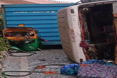 Horrific road accident in Delhi, container overturned on auto near ITO 4 people lost their lives