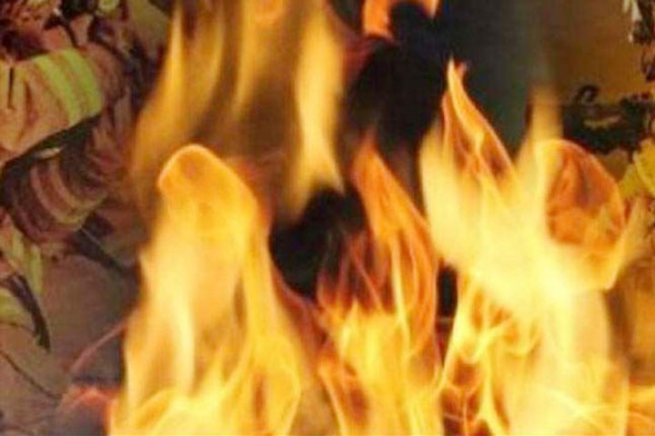 fire in train compartment in farrukhabad