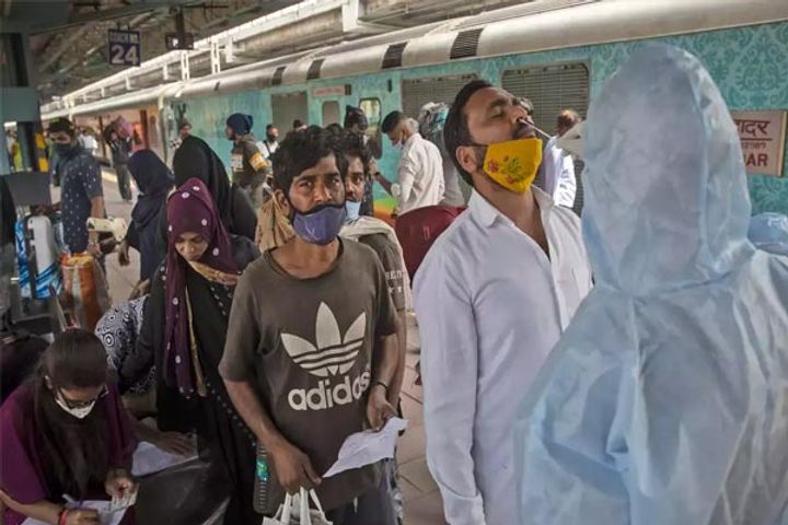 The number of Omicron variants in the country crosses 1100 and around 200 cases in Maharashtra