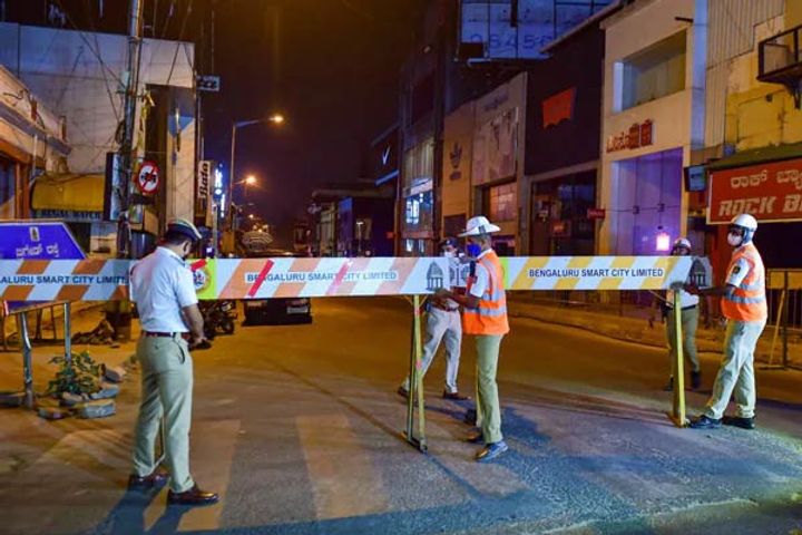 Night curfew time changed in Bangalore, ban from 6 pm today to 5 am tomorrow
