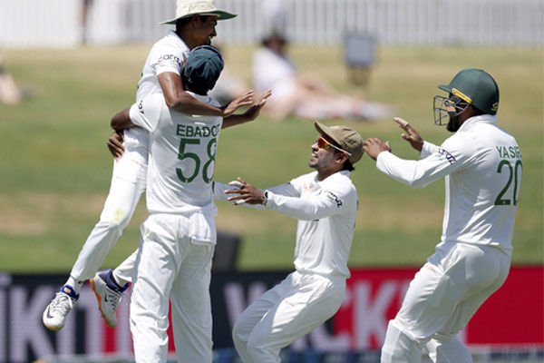 Bangladesh beat New Zealand by eight wickets