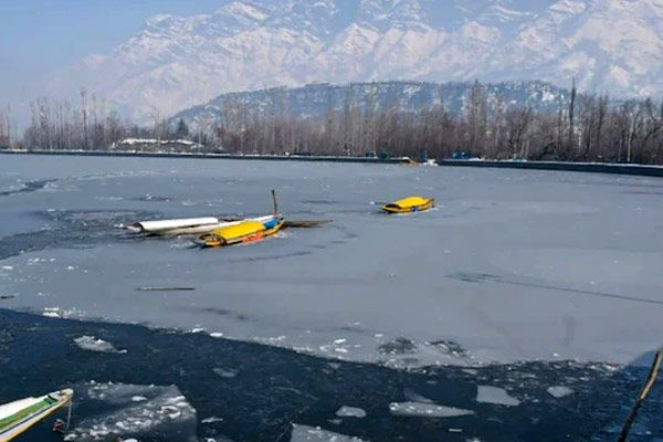 Fire broke out in 2 houseboats floating in Dal Lake reason not yet clear