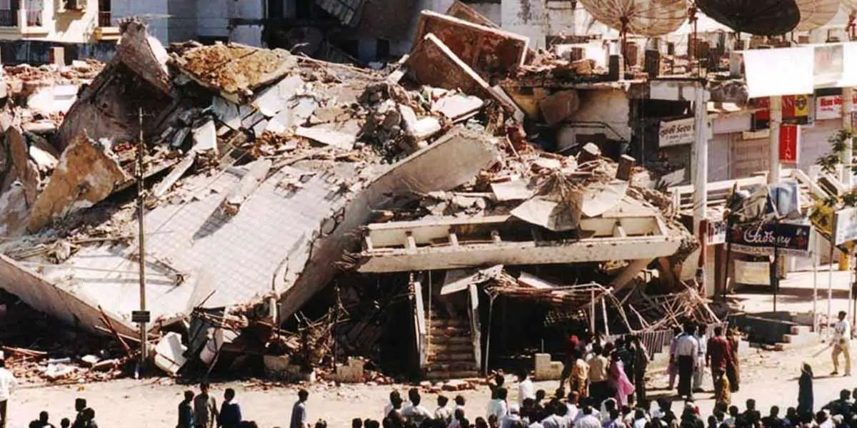 Jan 26 : In 2001, An Earthquake Strikes Gujarat, India, Killing Over ...