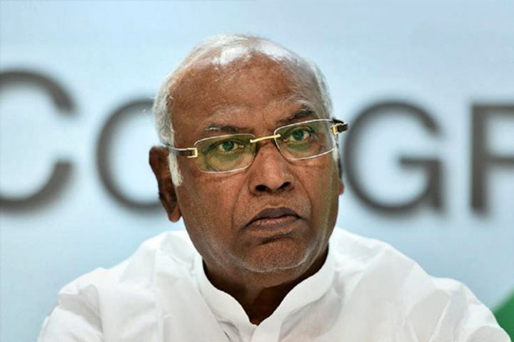 congress leader mallikarjun kharge got corona infected home isolated congress leader mallikarjun kharge got corona infected home isolated