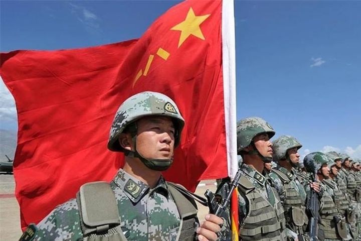 chinese soldiers pelted stones on vietnamese soldiers