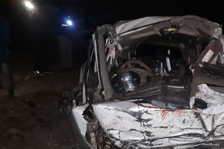 Car falls from bridge in Maharashtra, 7 medical students killed, MLA's son also involved Car falls from bridge in Maharashtra, 7 medical students killed, MLA's son also involved