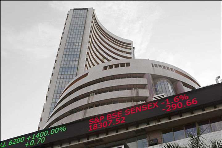 Sensex breaks more than a thousand points, Nifty reaches below 16,900
