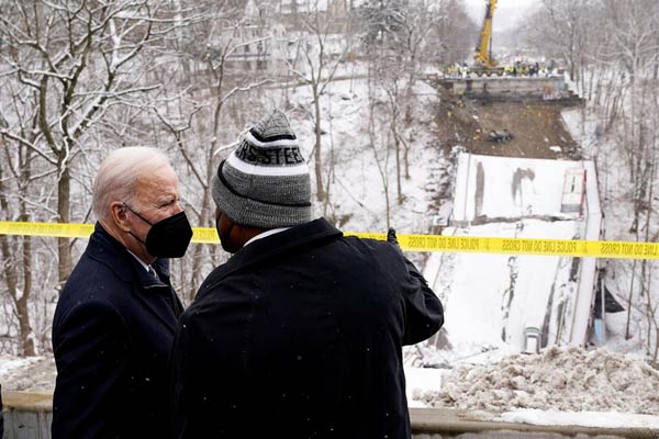 10 people injured in Pittsburgh bridge collapse, President Biden visited