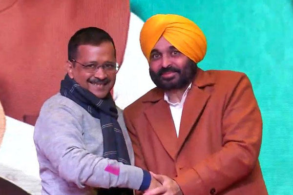 Sidhu files nomination from Amritsar East seat, AAP's CM candidate Bhagwant Mann files nominatio