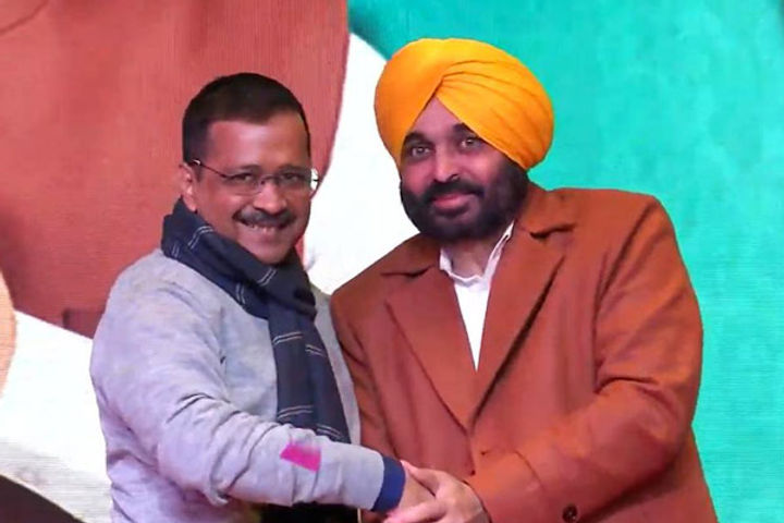 Sidhu files nomination from Amritsar East seat, AAP's CM candidate Bhagwant Mann files nominatio