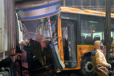 six dead in kanpur bus accident