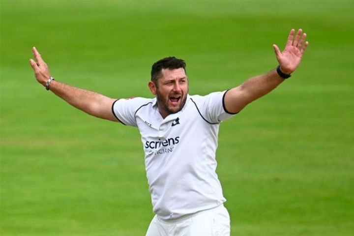 Tim Bresnan retires from all forms of cricket
