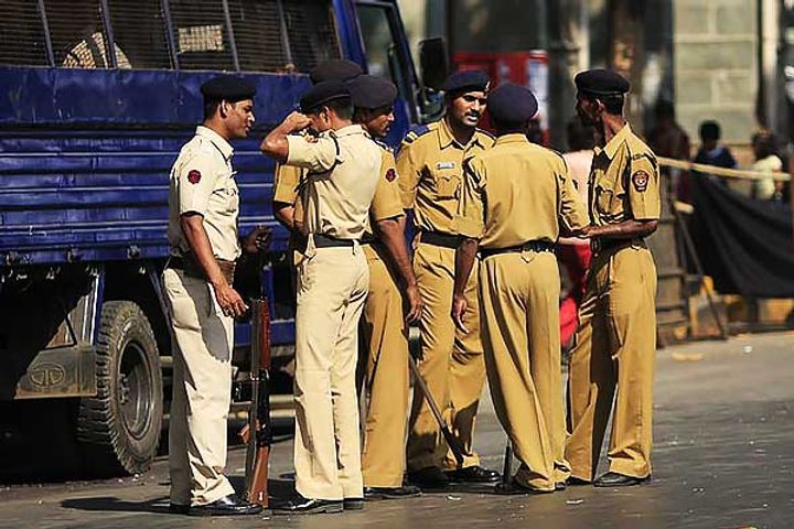 1000 gelatin sticks and detonators recovered from car in Thane, 3 people detained