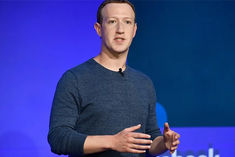 Meta market cap fell by more than 200 billion dollar and Zuckerberg wealth also decreased by 31 bill