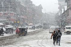 Heavy snowfall in 6 districts of Himachal Pradesh, 667 roads closed, power supply disrupted