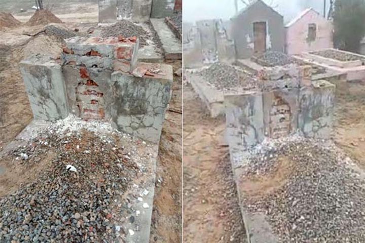 45 graves of Ahmadiyya community were desecrated in Pakistan, step-treatment is being done