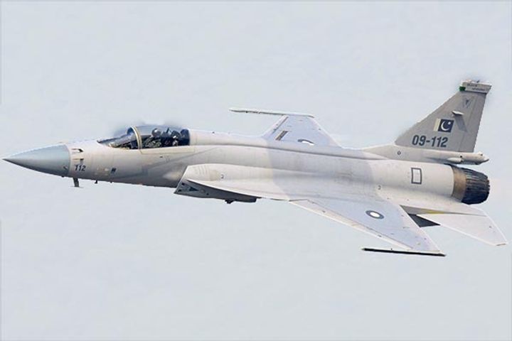 pakistan air force to induct jf17 fighter aircraft in its fleet