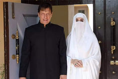 pm imran khan wife bushra bibi left home