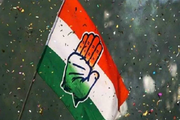 congress workers broke the lock of dhanbad party office