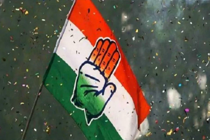 congress workers broke the lock of dhanbad party office