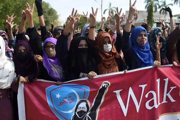 fir registered against 10 girl students in karnataka hijab controversy