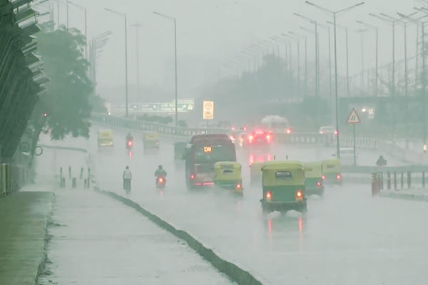 strong wind will blow with rain in delhi ncr today