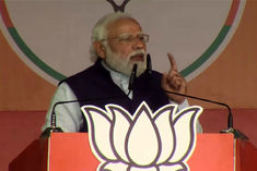 pm modi attack on familism in maharajganj and ballia rallies