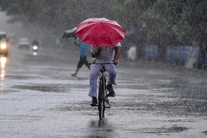 Rain Started In The Delhi With Cold Winds