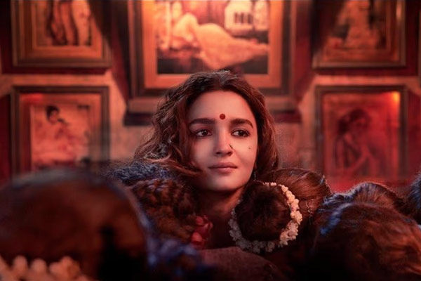 After 10 months theaters open at 100 percent capacity Alia Bhatt expresses happiness