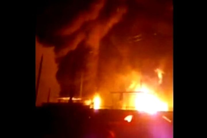 Two oil depots caught fire in Russian air strikes, Ukraine shot down two Russian planes