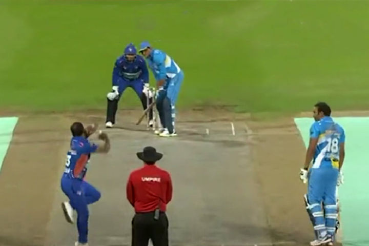 mohammad azharuddin batted with his son in this tournament shared video