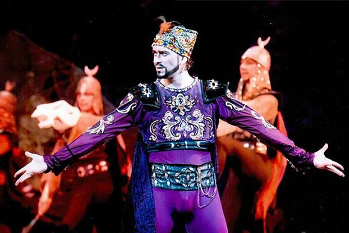 Ukrainian ballet star Artyom Datshin killed in Russian shelling