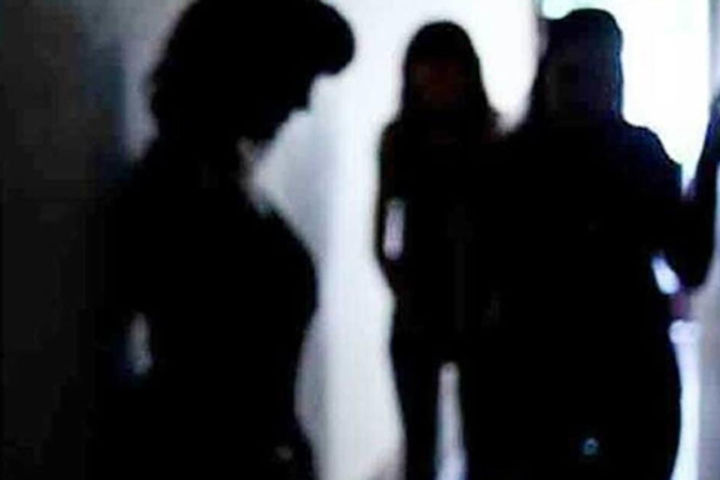 Sex racket busted in Ambedkar Nagar, UP, police arrested 10 youths and 8 girls