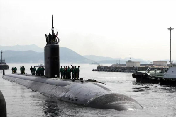 Putin sends nuclear submarines to the North Atlantic, increases the risk of nuclear war