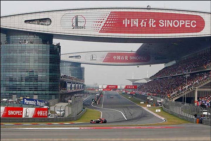 Lockdown implemented in large parts of Shanghai after increase in new cases