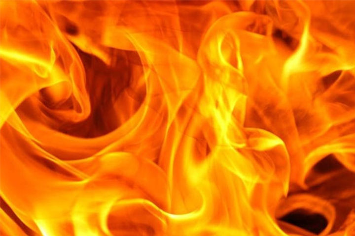 Fire breaks out at clothes warehouse in Mumbais Kurla