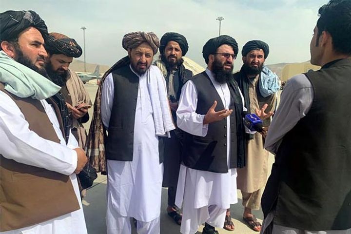 Taliban Prevents Beardless Government Employees Entry to Offices in Afghanistan