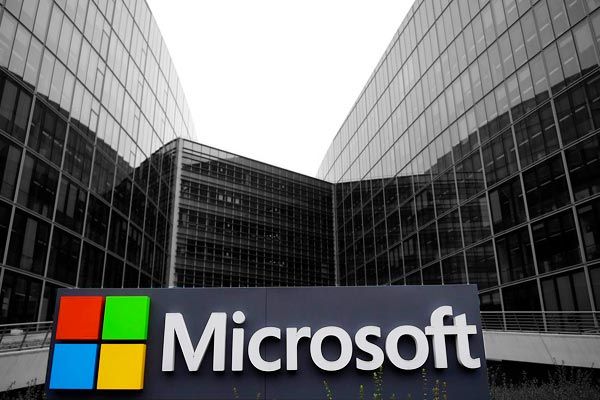 microsoft company was started on this day in 1975