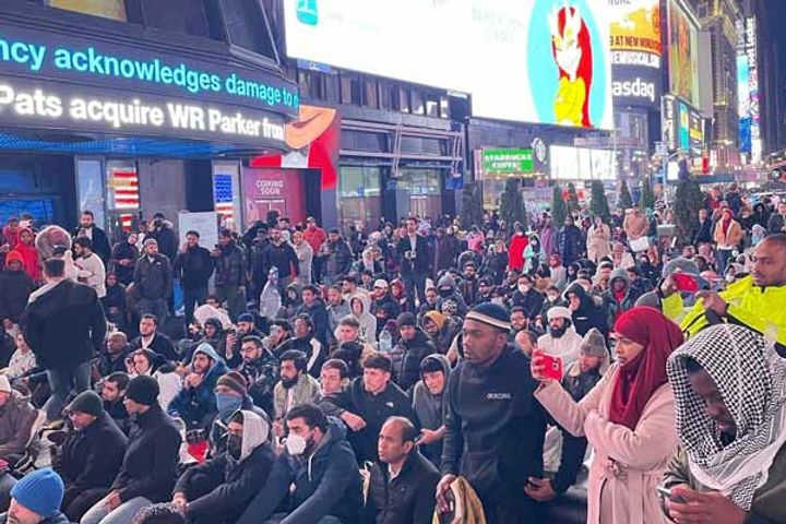 Thousands of Muslims offered prayers at New York's Times Square for the first time