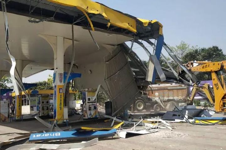 bulldozer ran at sp mla shahjils petrol pump made remarks against cm yogi