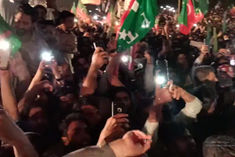 demonstrations in many pakistani cities in support of imran
