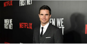 robbie amell, robbie amell bio, robbie amell movies, robbie amell shows, robbie amell family