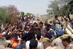 nyay yatra of bjym and bjp stopped at karauli border 400 workers arrested